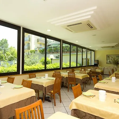 Ξενοδοχείο Pigalle 2*