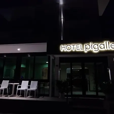 Pigalle Ξενοδοχείο Ριτσιόνε
