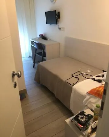 Ξενοδοχείο Pigalle 2*