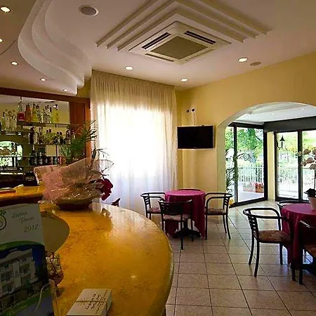Pigalle Hotel 2*